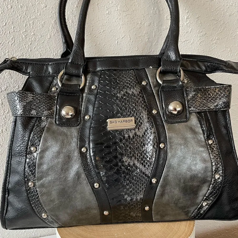 Sag Harbor Gray and Black Faux Snake Skin Handbag EUC